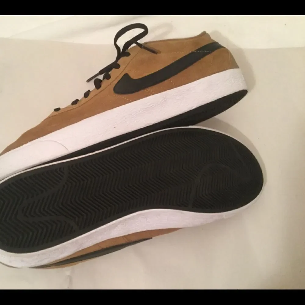 NIKE  SB 877045-201 Size US 10 Fashion sneaker